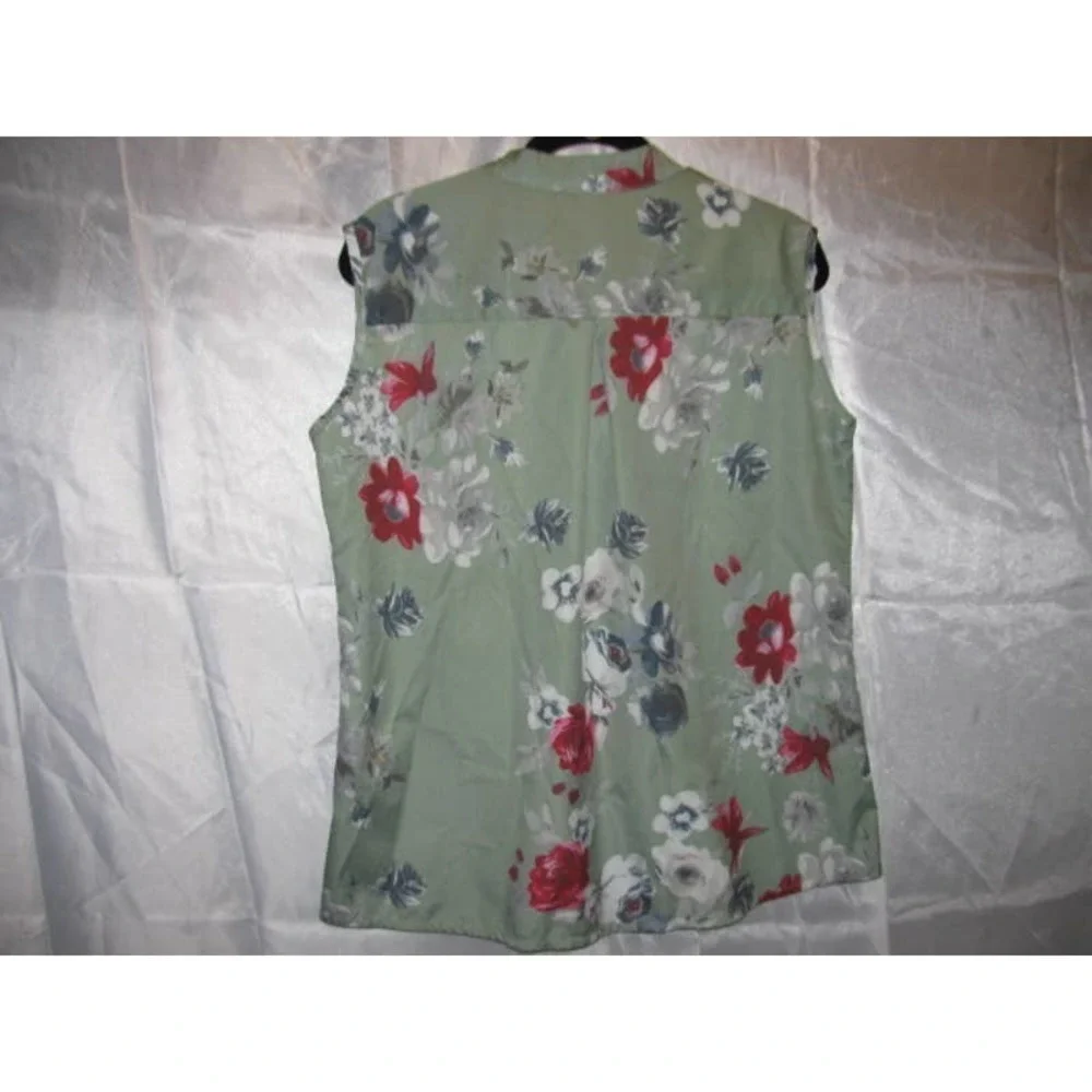 Amazon top, size XL, spring green floral sleeveless collar Button front. - Picture 5 of 9